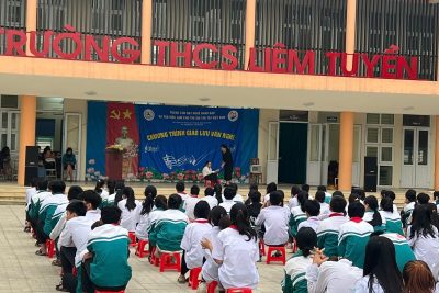 TRƯỜNG THCS LIÊM TUYỀN PHỐI HỢP VỚI TRUNG TÂM DẠY NGHỀ NHÂN ĐẠO TỔ CHỨC GIAO LƯU VĂN NGHỆ VỚI TRẺ KHUYẾT TẬT